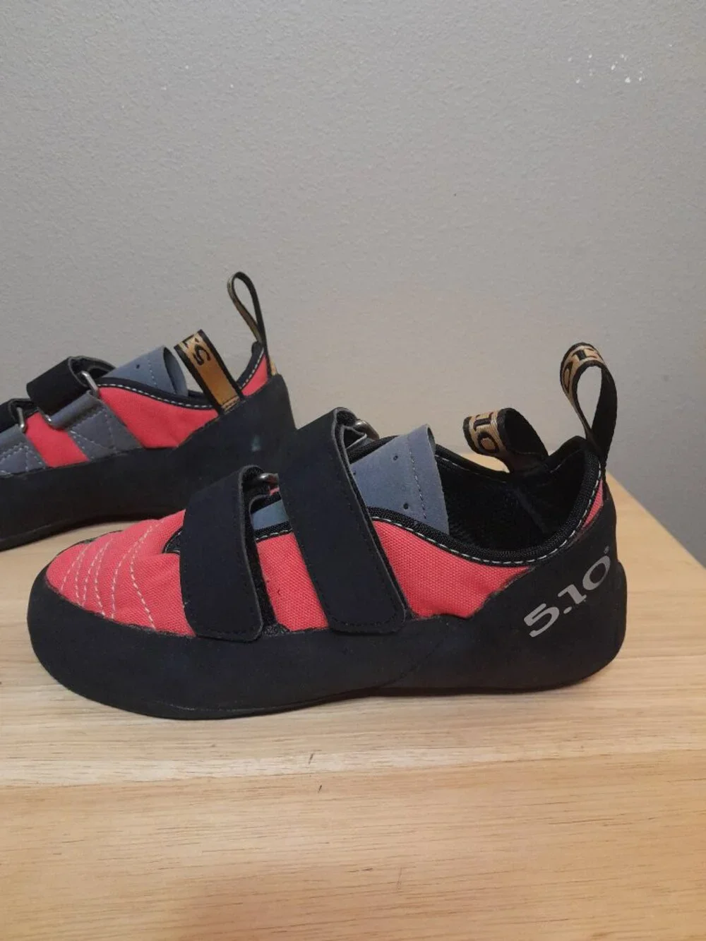 Five Ten 5.10 Coyote VCS Canvas Rock Climbing Shoes Stealth Rubber C4 W7.5